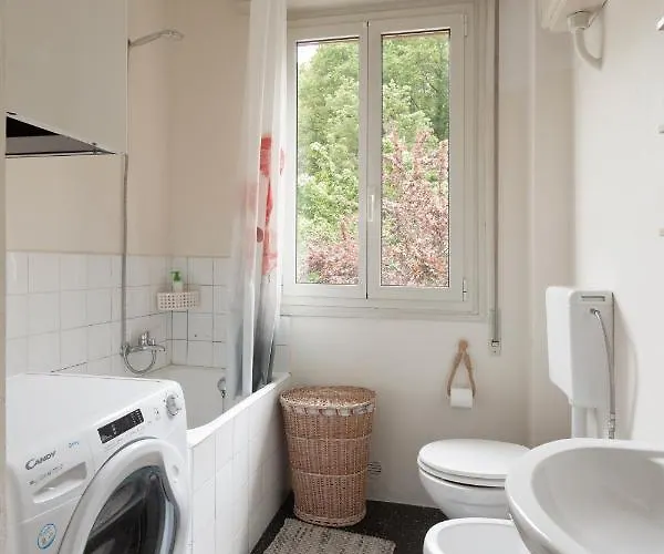 The Bamboo House فندق *